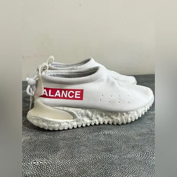 Nike White Sneakers Modern Slip-On Design