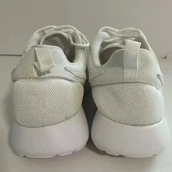 ✅️Nike Women's Roshe Size 7Y -  Triple White
