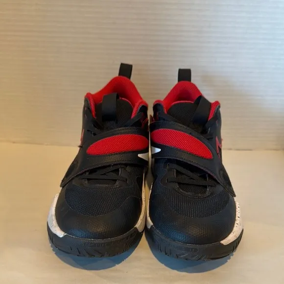Nike youth leather and mesh Black and Red Sneakers. Size Y6