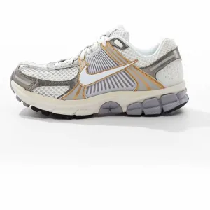 Nike Zoom Vomero 5 sneakers: silver and white