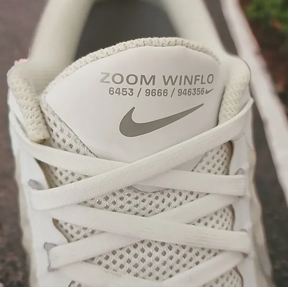 NIKE Zoom Winflo 8 Sneakers Size 10 White Running Workout Mesh