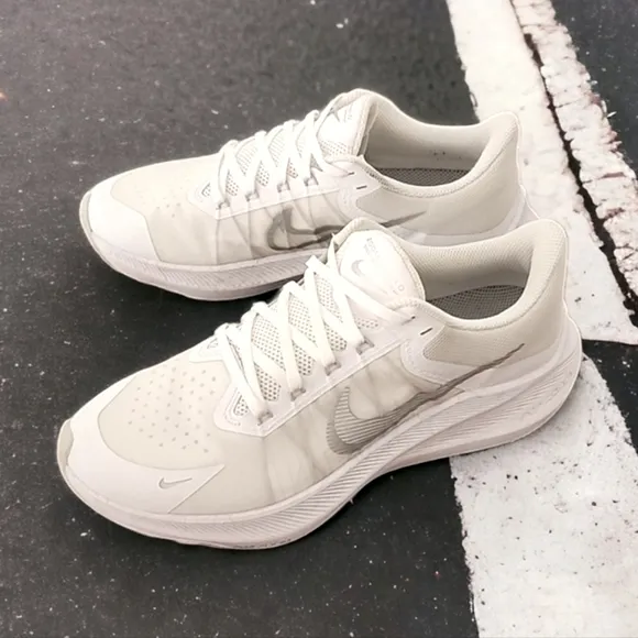 NIKE Zoom Winflo 8 Sneakers Size 10 White Running Workout Mesh