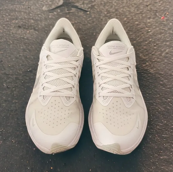 NIKE Zoom Winflo 8 Sneakers Size 10 White Running Workout Mesh