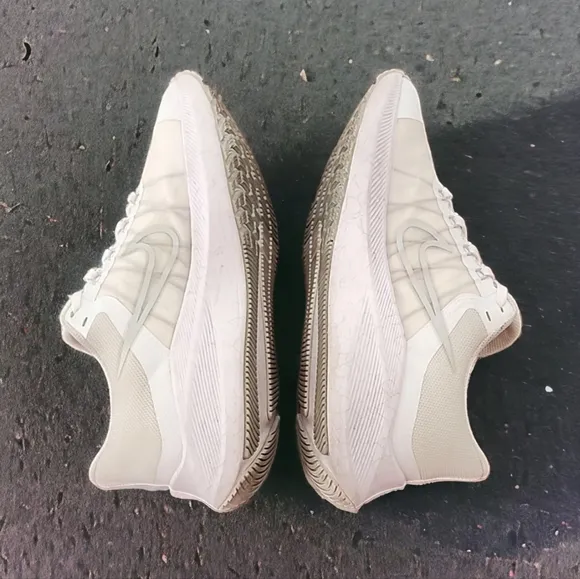 NIKE Zoom Winflo 8 Sneakers Size 10 White Running Workout Mesh