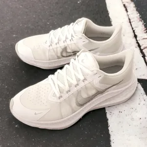 NIKE Zoom Winflo 8 Sneakers Size 10 White Running Workout Mesh