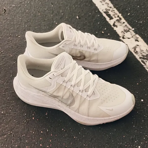 NIKE Zoom Winflo 8 Sneakers Size 10 White Running Workout Mesh