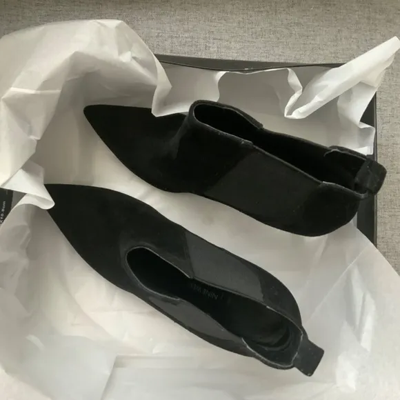NINE WEST Joliee Black Leather Booties Pointed toe Stiletto Heel Ankle Boots 8.5