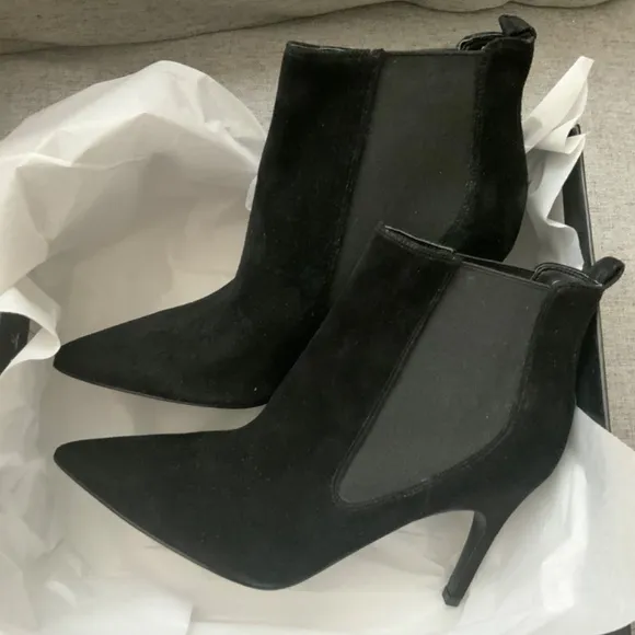 NINE WEST Joliee Black Leather Booties Pointed toe Stiletto Heel Ankle Boots 8.5