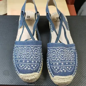 NWB Adorable Jean Espadrilles w/ embellishment