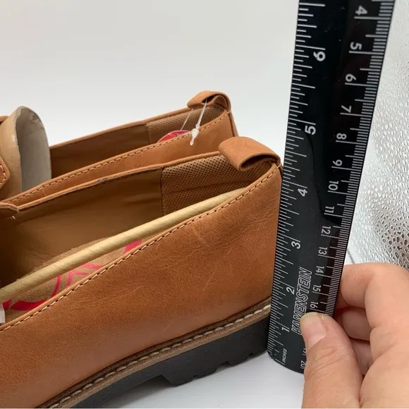 NWB Comfortiva Women's Lindee brown leather loafers size 10 wide 541