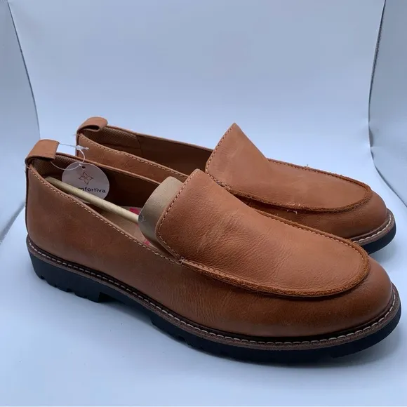 NWB Comfortiva Women's Lindee brown leather loafers size 10 wide 541