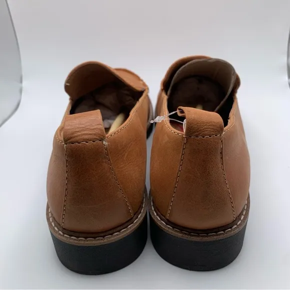 NWB Comfortiva Women's Lindee brown leather loafers size 10 wide 541