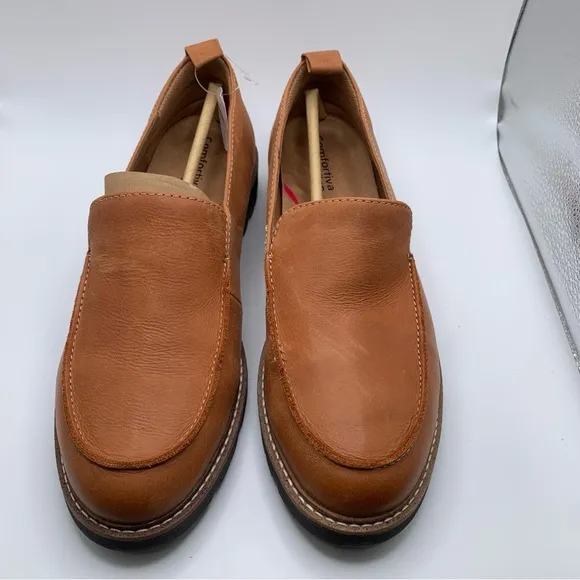 NWB Comfortiva Women's Lindee brown leather loafers size 10 wide 541