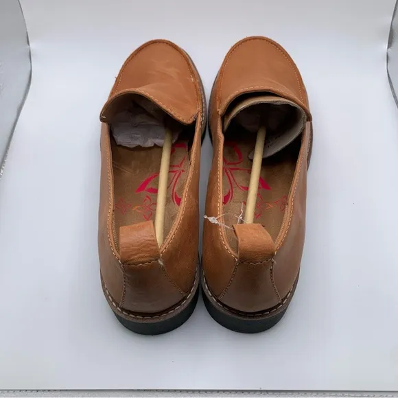 NWB Comfortiva Women's Lindee brown leather loafers size 10 wide 541
