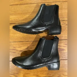 NWOB EMU Australia Grayson Rain boot, black, size 9/40
