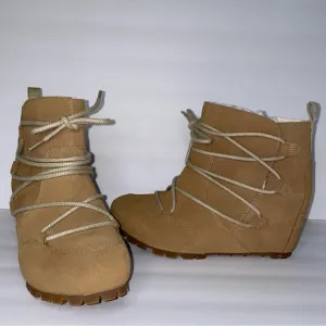 NWOB Merrell Wedge Polar Boots