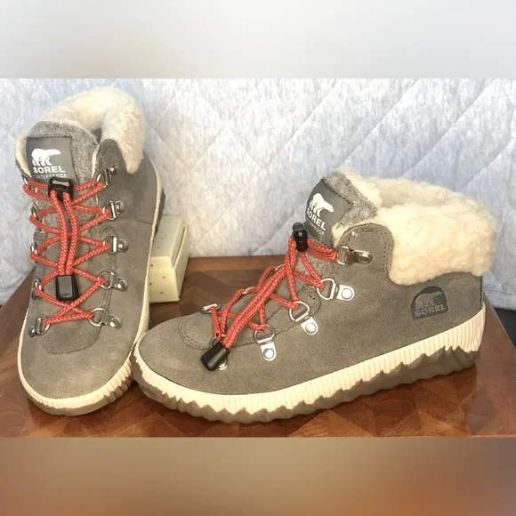 NWOB Sorel youth fur lined winter boots