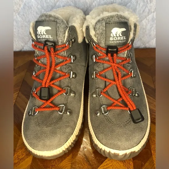 NWOB Sorel youth fur lined winter boots