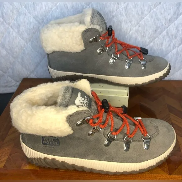 NWOB Sorel youth fur lined winter boots