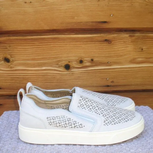 NWOB Vionic Kimmie Perf Sneakers