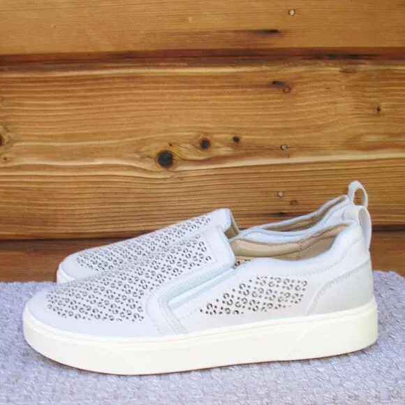 NWOB Vionic Kimmie Perf Sneakers