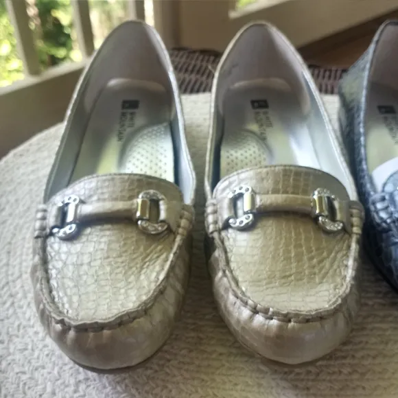 NWOT 2 Pairs White Mountain Leather Loafers