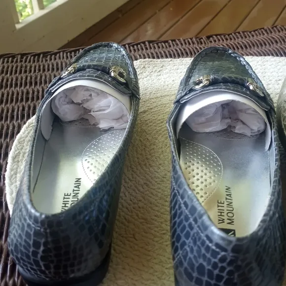 NWOT 2 Pairs White Mountain Leather Loafers