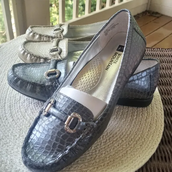 NWOT 2 Pairs White Mountain Leather Loafers