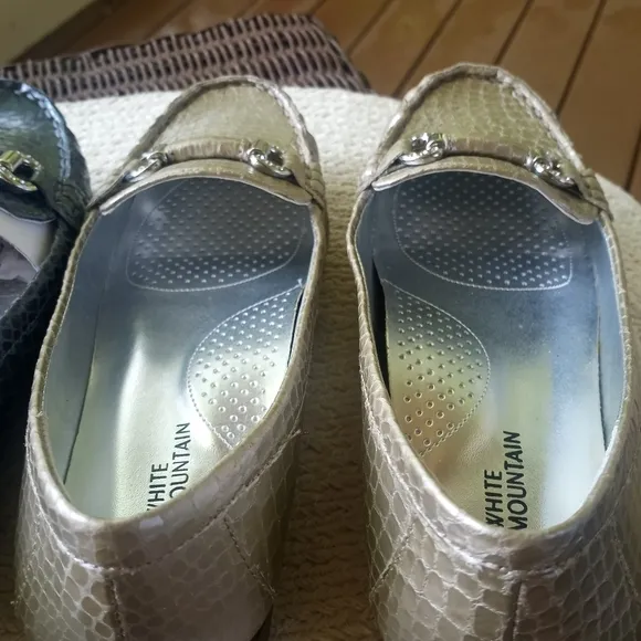NWOT 2 Pairs White Mountain Leather Loafers