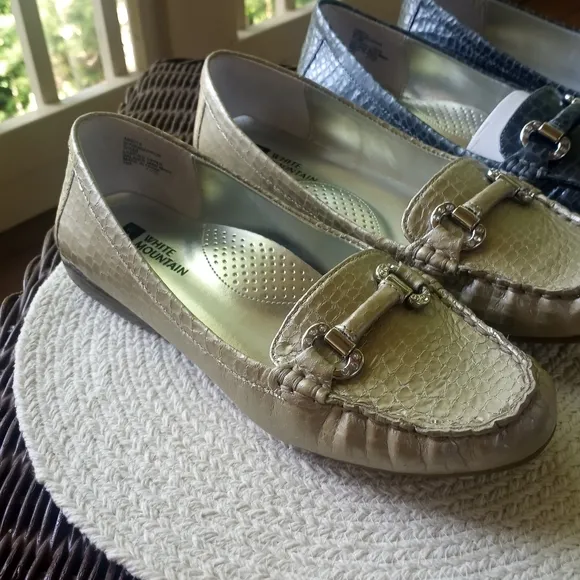 NWOT 2 Pairs White Mountain Leather Loafers