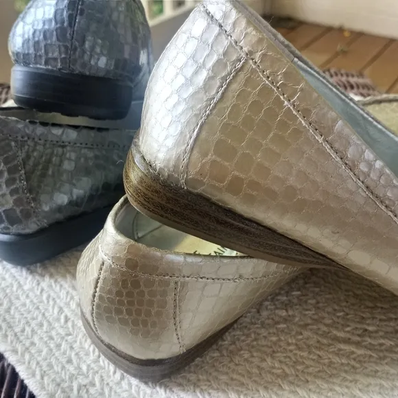 NWOT 2 Pairs White Mountain Leather Loafers