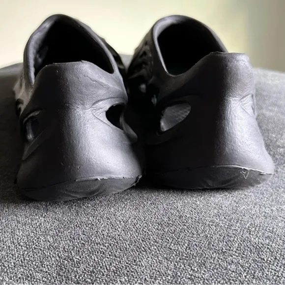NWOT Black Cut Out Slip On Slides foam 38 or US 7.5