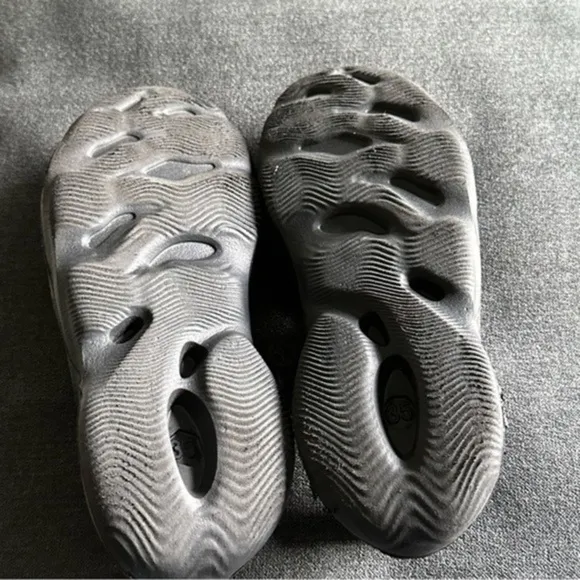 NWOT Black Cut Out Slip On Slides foam 38 or US 7.5