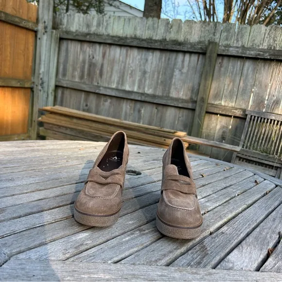 NWOT Caprie‎ Suede Heeled Penny Loafers by Aquatalia size 8.5