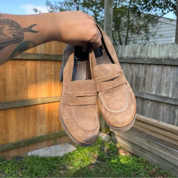 NWOT Caprie‎ Suede Heeled Penny Loafers by Aquatalia size 8.5