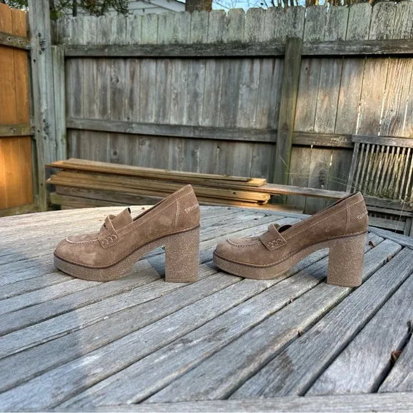 NWOT Caprie‎ Suede Heeled Penny Loafers by Aquatalia size 8.5