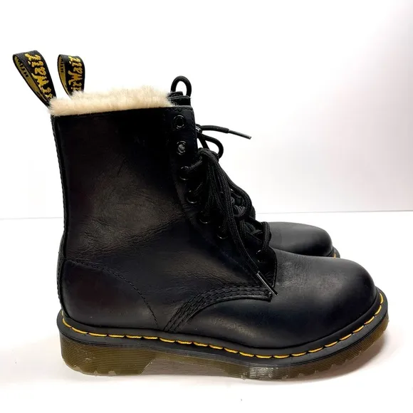 NWOT Dr. Marten’s 1460 Women’s Artificial Fur Lined Lace Up Boots Size 6