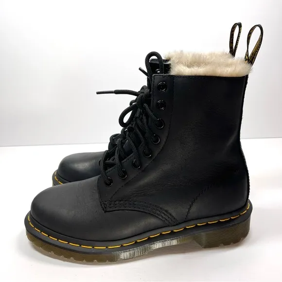 NWOT Dr. Marten’s 1460 Women’s Artificial Fur Lined Lace Up Boots Size 6