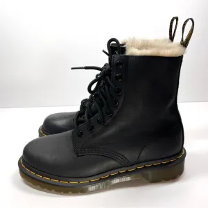 NWOT Dr. Marten’s 1460 Women’s Artificial Fur Lined Lace Up Boots Size 6