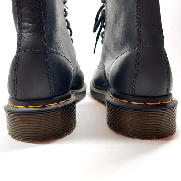 NWOT Dr. Marten’s 1460 Women’s Artificial Fur Lined Lace Up Boots Size 6