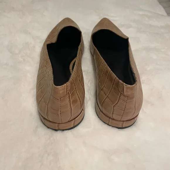 NWOT Lulus Lucah Sand Crocodile Leather Loafers