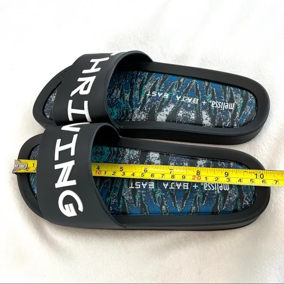 NWOT Melissa Beach Slides   Baja East ad Black &amp; White Slipper Size 9