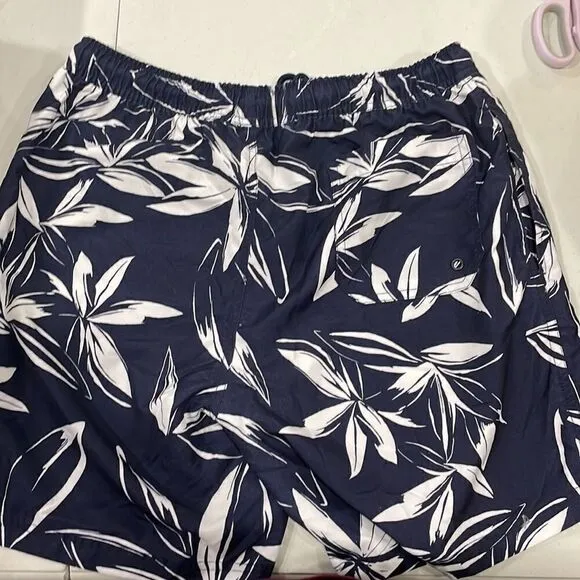 NWOT Michael Kors Tropical Men's Swim Trunks.  Size M medium