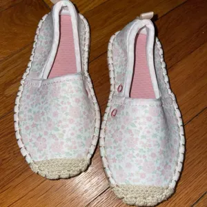 NWOT minnow x sea star children's antique floral beachcomber espadrille