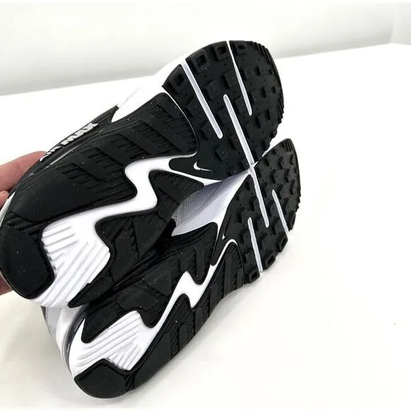 NWOT Nike Air Max Low Mesh Upper Lace Up White Black Sneakers US 8.5
