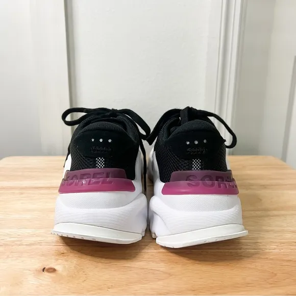 NWOT SOREL Kinetic RNEGD Sneakers in Black &amp; Pink 7.5