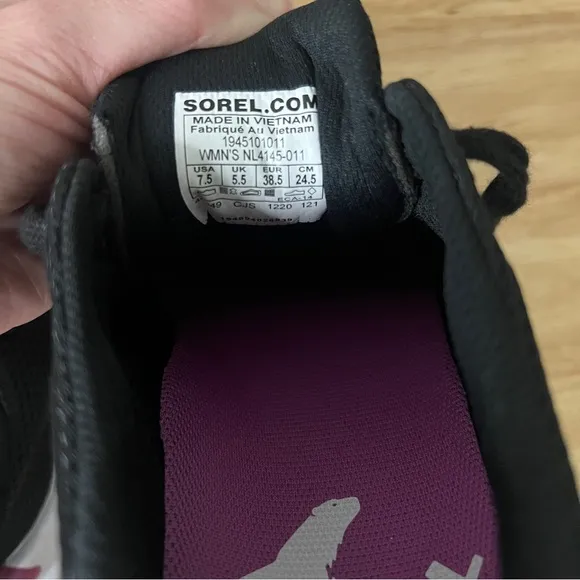NWOT SOREL Kinetic RNEGD Sneakers in Black &amp; Pink 7.5