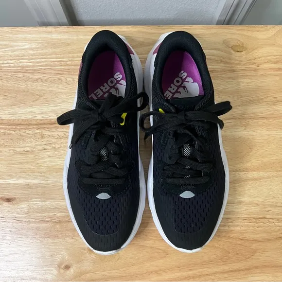 NWOT SOREL Kinetic RNEGD Sneakers in Black &amp; Pink 7.5