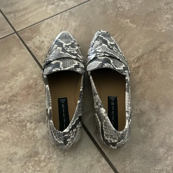 NWOT Steve Madden Jainna snakeskin loafer