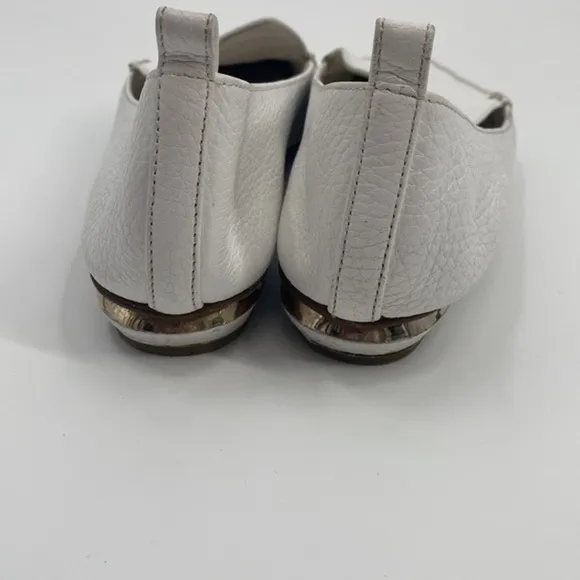 NWOT Vero cuoio white leather Italian loafers no box size 36/6
